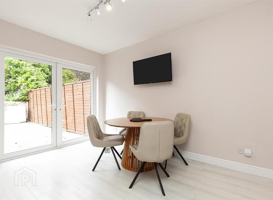 42 Glengoland Park, Stewartstown Road, Dunmurry, Belfast, BT17 0JD