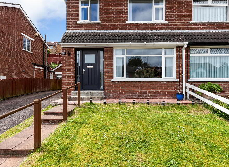 42 Glengoland Park, Stewartstown Road, Dunmurry, Belfast, BT17 0JD