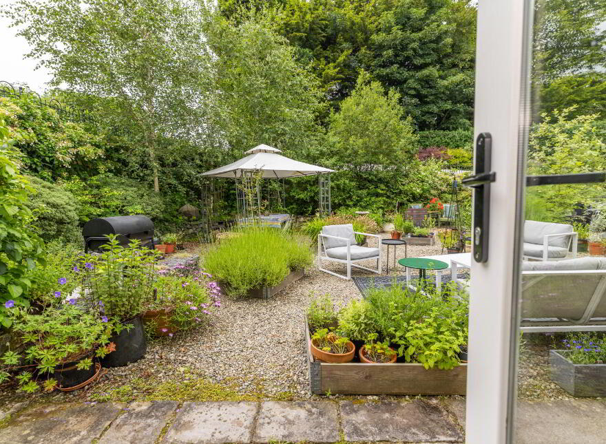 Grooms Cottage, 2 Coach Horse Lane, Seaforde, Downpatrick, BT30 8PP