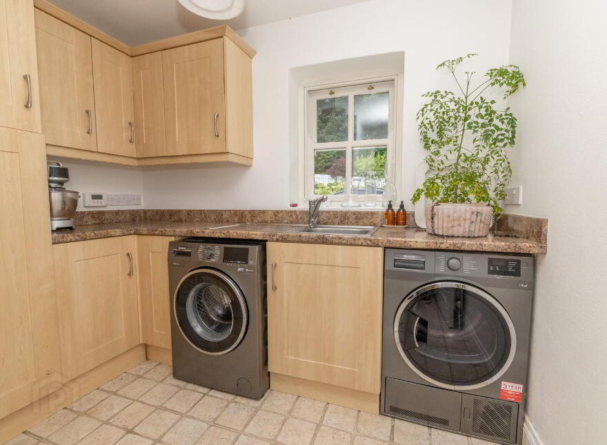 Grooms Cottage, 2 Coach Horse Lane, Seaforde, Downpatrick, BT30 8PP