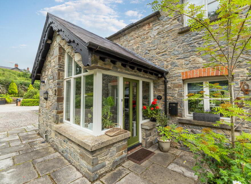 Grooms Cottage, 2 Coach Horse Lane, Seaforde, Downpatrick, BT30 8PP