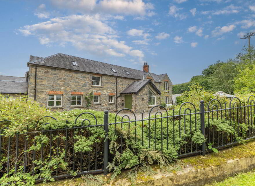 Grooms Cottage, 2 Coach Horse Lane, Seaforde, Downpatrick, BT30 8PP