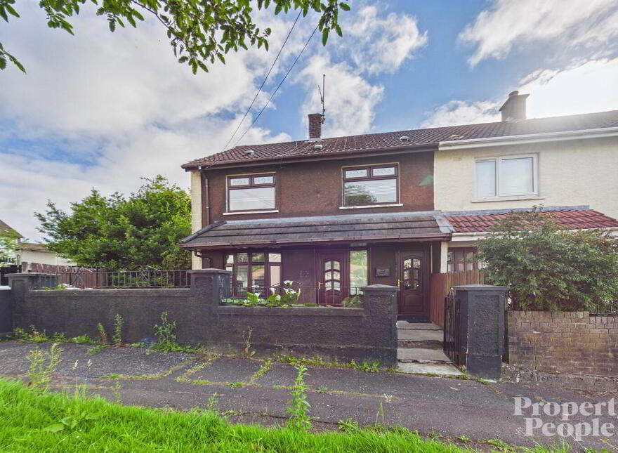 7 New Barnsley Crescent, Belfast, BT12 7HT photo