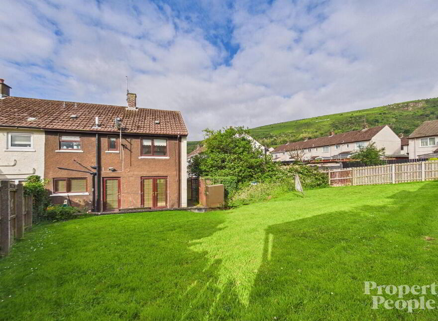 7 New Barnsley Crescent, Belfast, BT12 7HT