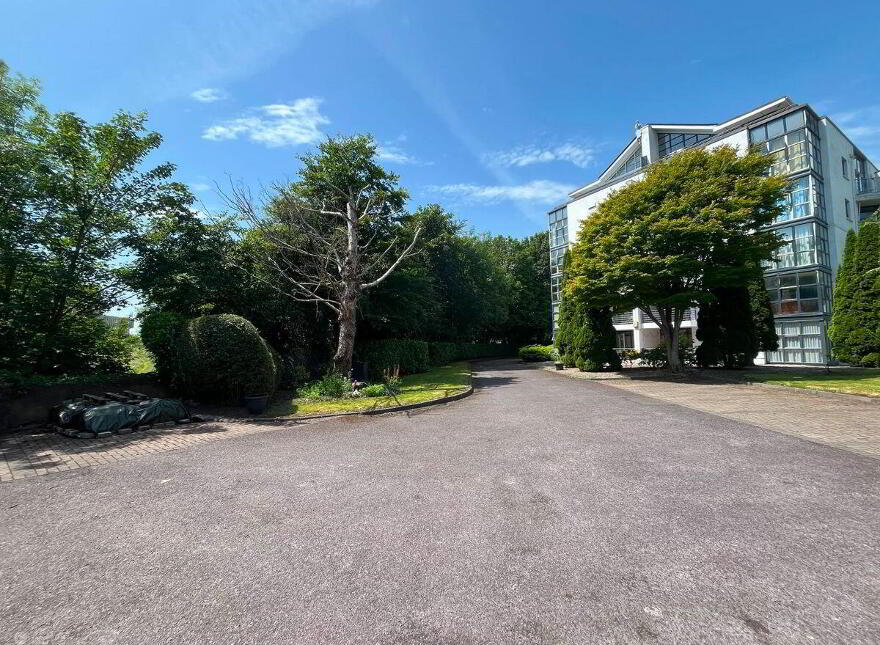 64 The Stables, Mill Road, Midleton, P25R923