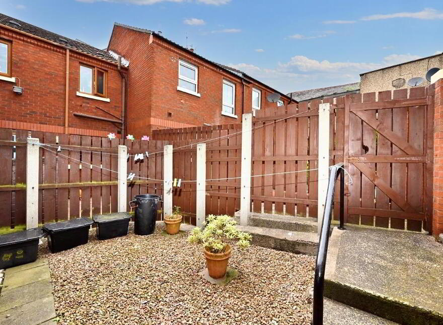 22 Thames Court, Belfast, BT12 6EY