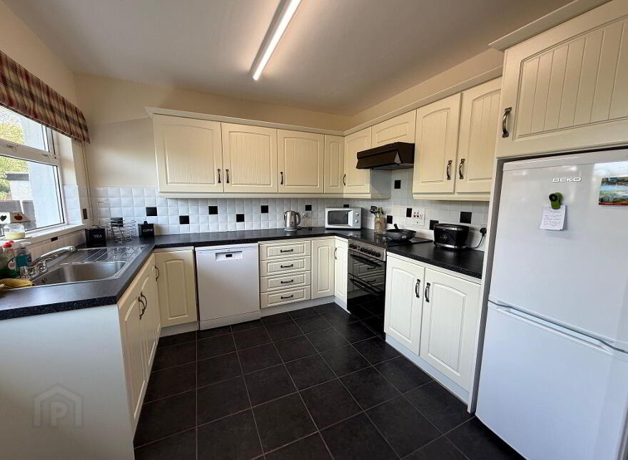 9 Ballaghmore Avenue, Portballintrae, Bushmills, BT57 8RX