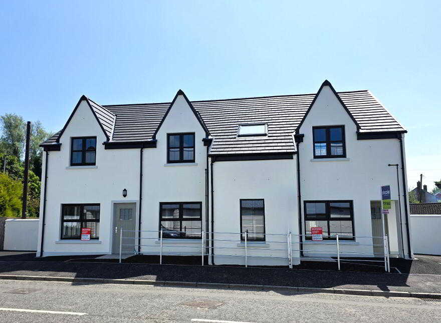 New-Build Apartment, 37a Benson Street, Lisburn, BT28 2AA photo