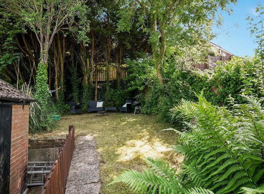 42 Cleveley Park, Newton Park, Belfast, BT8 6NB