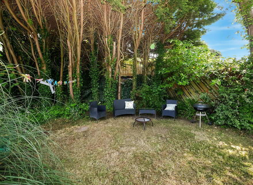 42 Cleveley Park, Newton Park, Belfast, BT8 6NB
