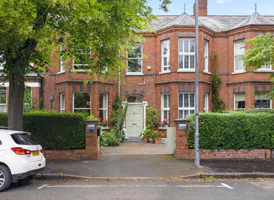 21 Wellington Park, Belfast, BT9 6DL
