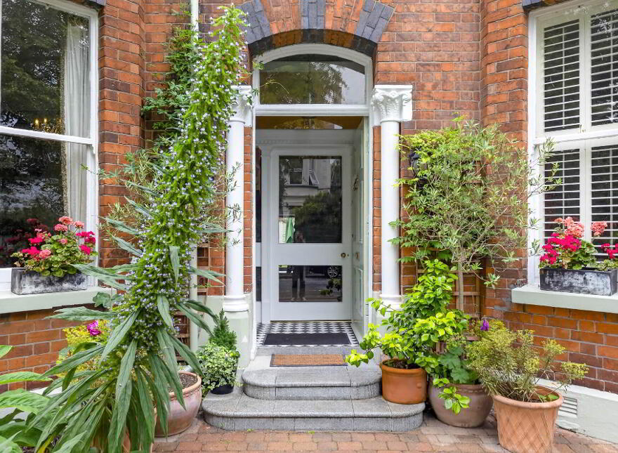 21 Wellington Park, Belfast, BT9 6DL