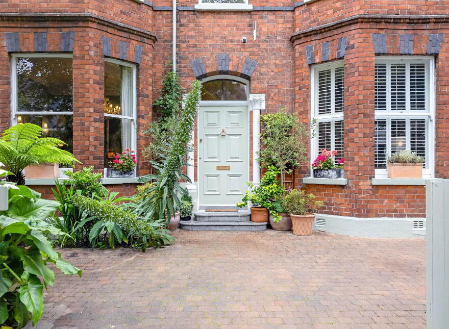21 Wellington Park, Belfast, BT9 6DL