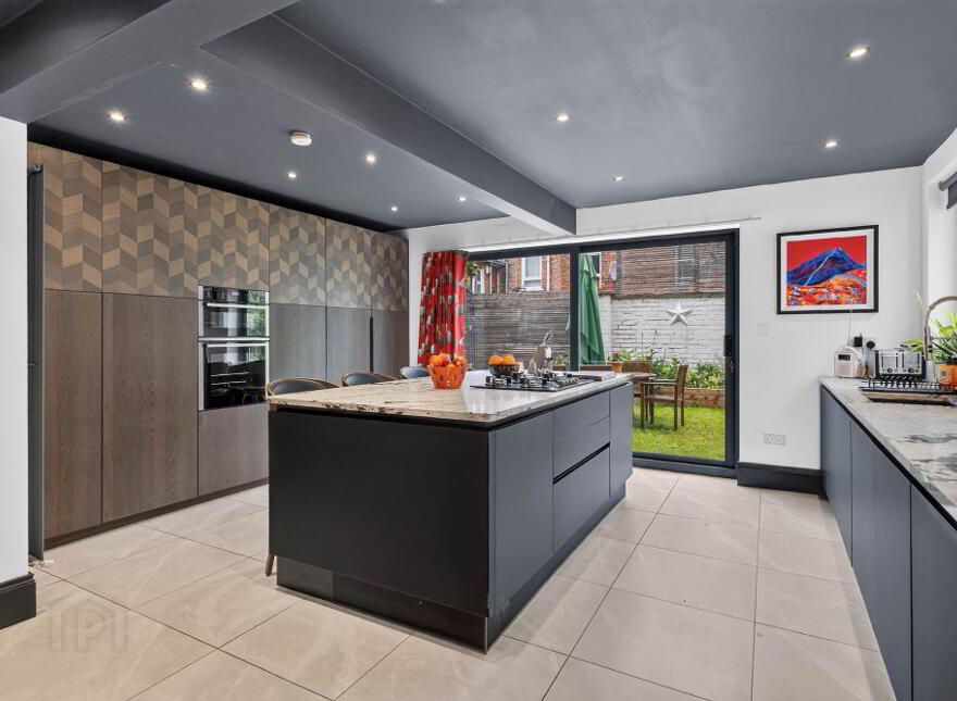 21 Wellington Park, Belfast, BT9 6DL