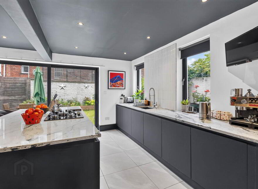 21 Wellington Park, Belfast, BT9 6DL