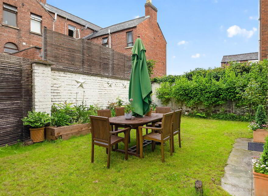 21 Wellington Park, Belfast, BT9 6DL