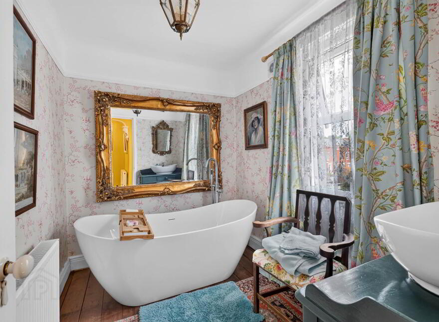 21 Wellington Park, Belfast, BT9 6DL