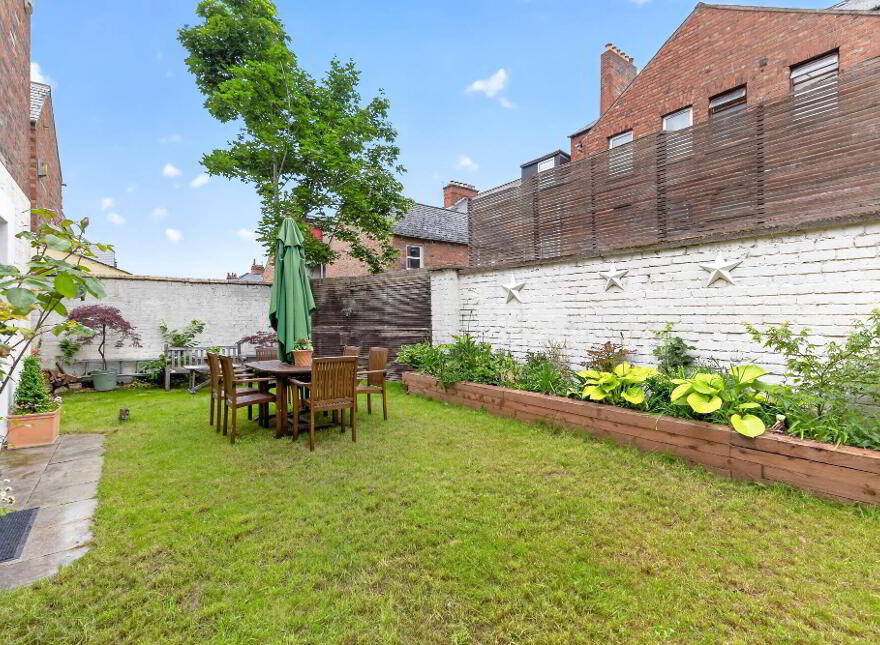 21 Wellington Park, Belfast, BT9 6DL