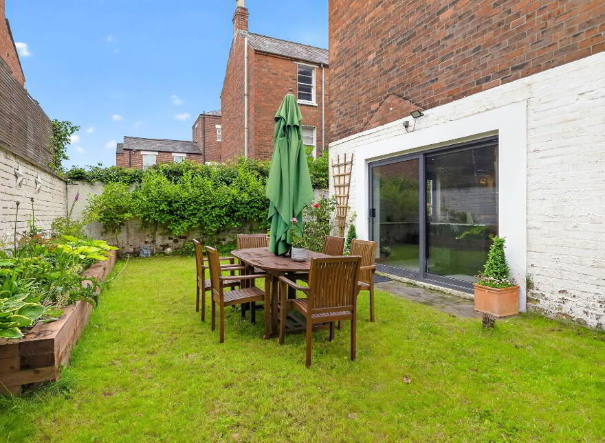 21 Wellington Park, Belfast, BT9 6DL