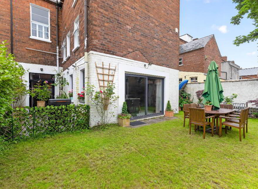 21 Wellington Park, Belfast, BT9 6DL