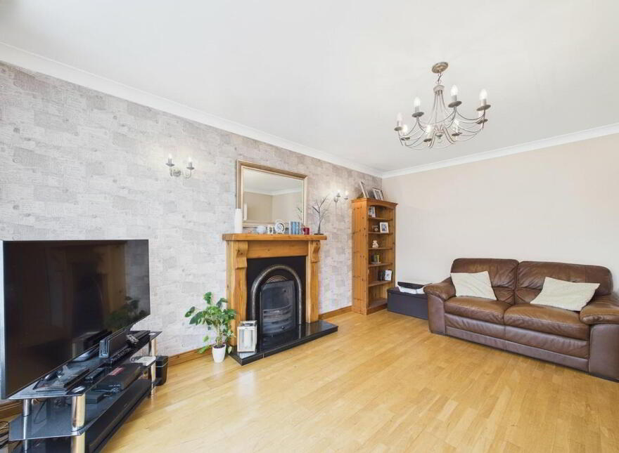 18 Brerton Crescent, Belfast, BT8 6QD
