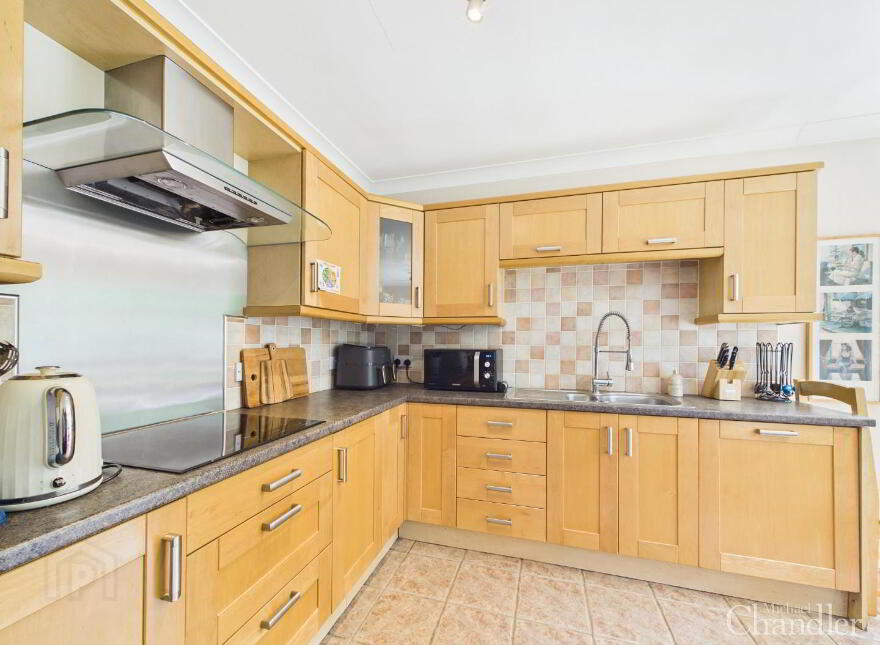 18 Brerton Crescent, Belfast, BT8 6QD