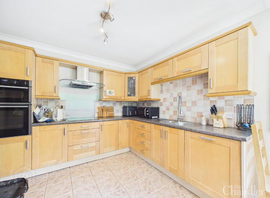 18 Brerton Crescent, Belfast, BT8 6QD