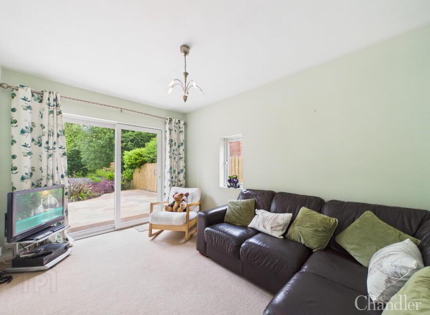 18 Brerton Crescent, Belfast, BT8 6QD