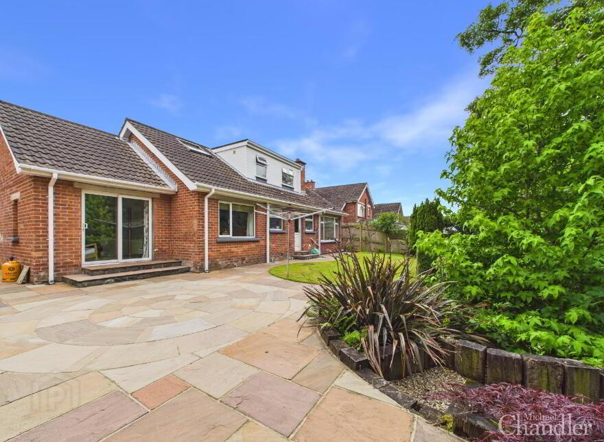 18 Brerton Crescent, Belfast, BT8 6QD