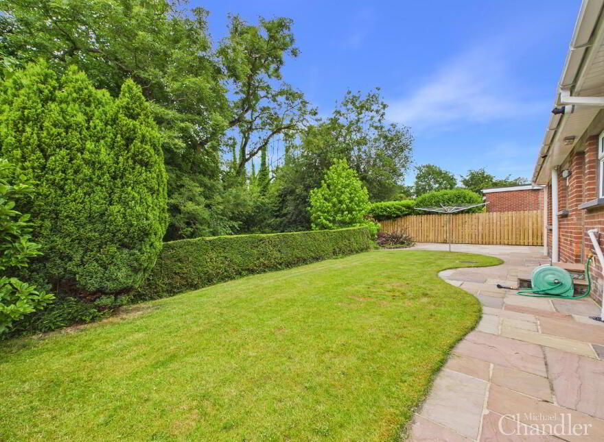 18 Brerton Crescent, Belfast, BT8 6QD