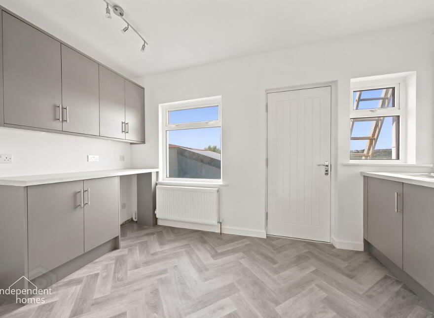31 Ballysnod Road, Larne, BT40 3BZ