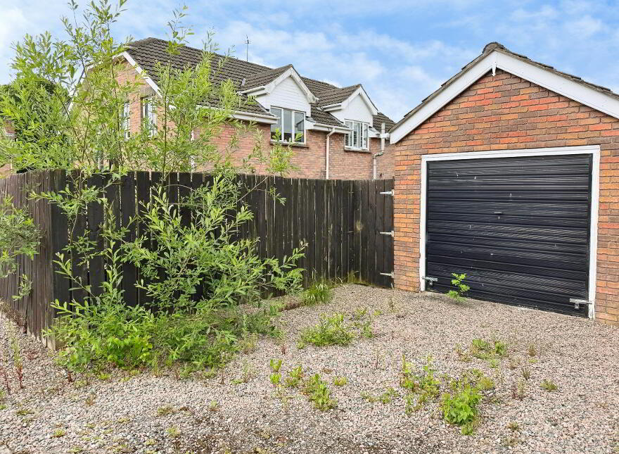 2 Rosewood Glen, Lisburn, BT28 2FH