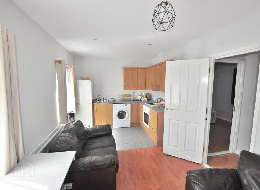 1, 2b Grand Parade, Belfast, BT5 5HH