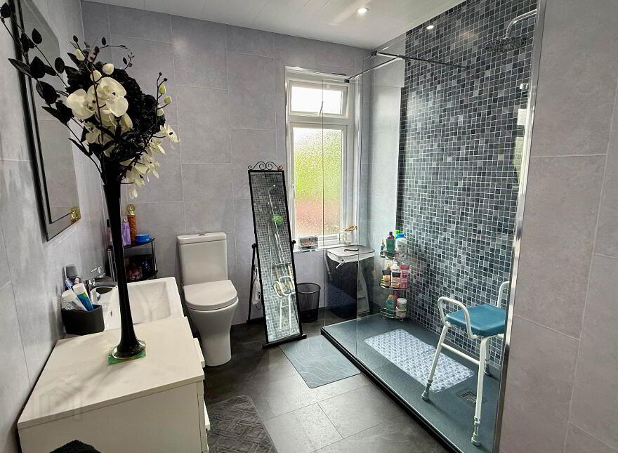 38 Willowholme Drive, Belfast, BT6 8PB