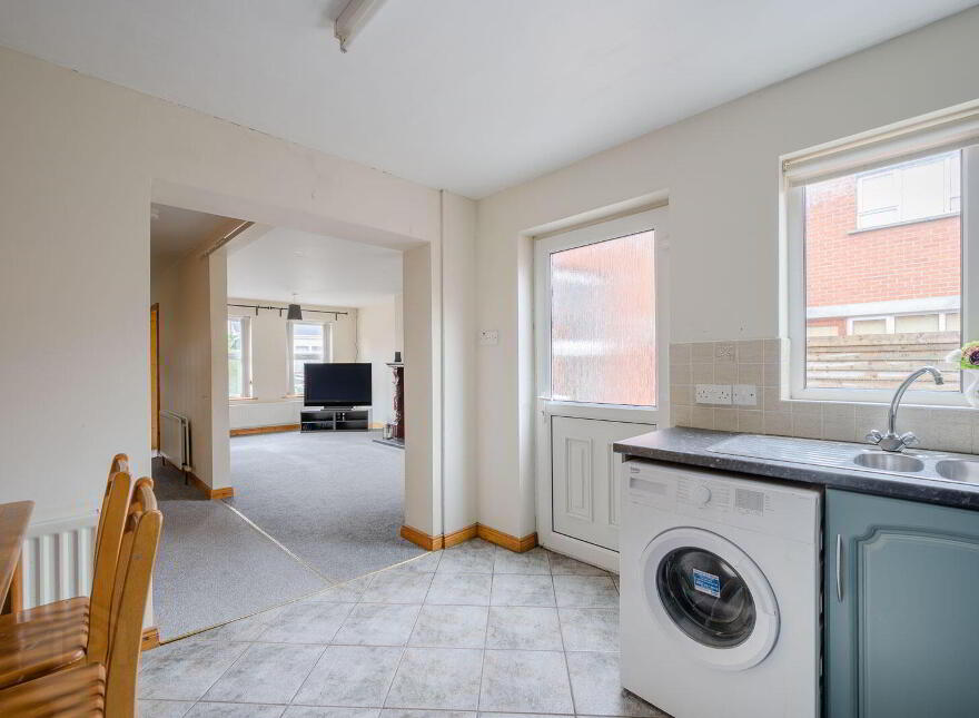 1A Lisavon Parade, Belfast, BT4 1LE