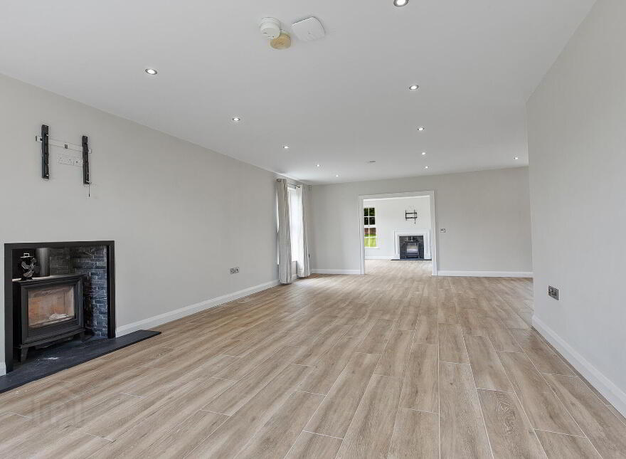 102 Lough Road, Lisburn, BT27 6TT