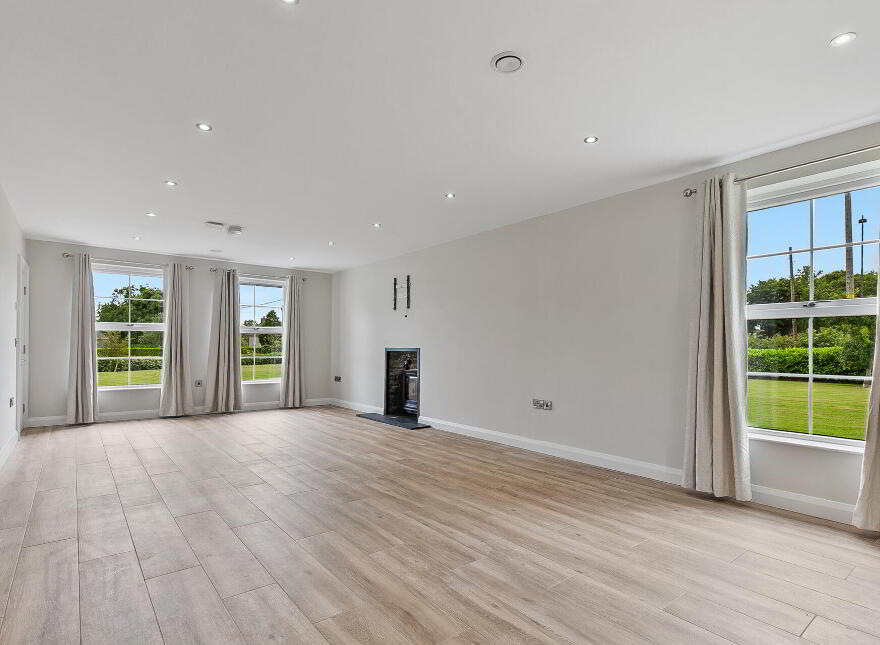 102 Lough Road, Lisburn, BT27 6TT