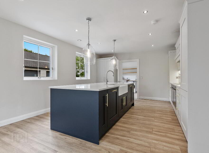 102 Lough Road, Lisburn, BT27 6TT