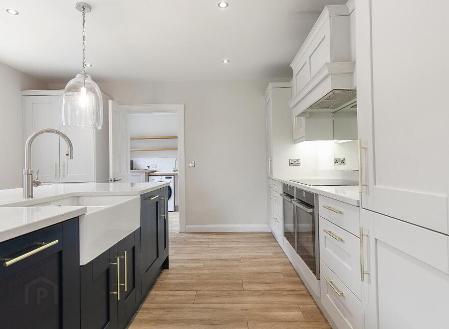 102 Lough Road, Lisburn, BT27 6TT