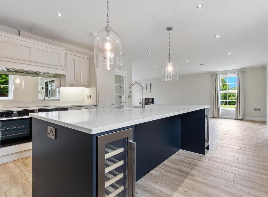 102 Lough Road, Lisburn, BT27 6TT