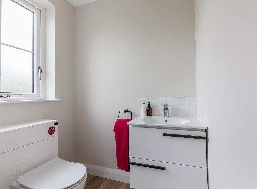 102 Lough Road, Lisburn, BT27 6TT