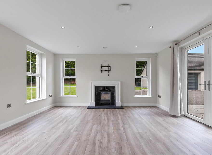 102 Lough Road, Lisburn, BT27 6TT