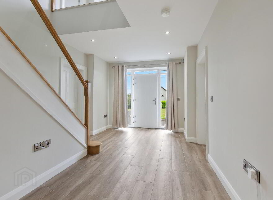 102 Lough Road, Lisburn, BT27 6TT