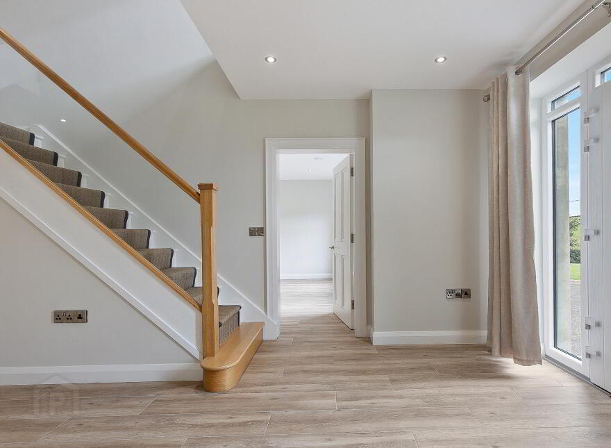 102 Lough Road, Lisburn, BT27 6TT
