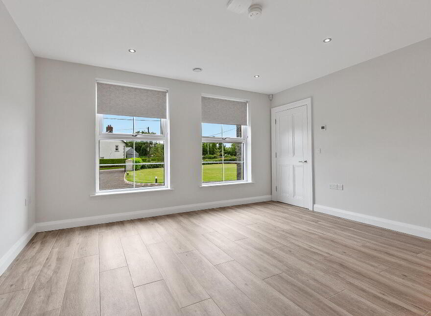 102 Lough Road, Lisburn, BT27 6TT