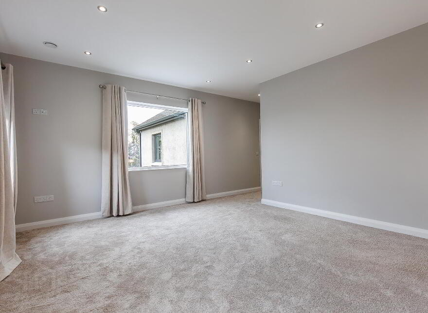 102 Lough Road, Lisburn, BT27 6TT