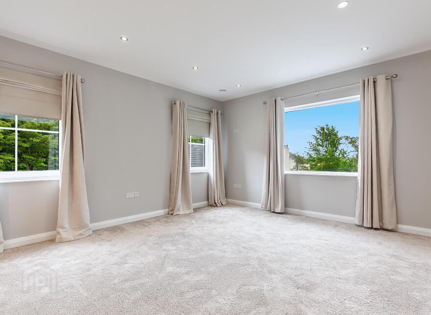 102 Lough Road, Lisburn, BT27 6TT