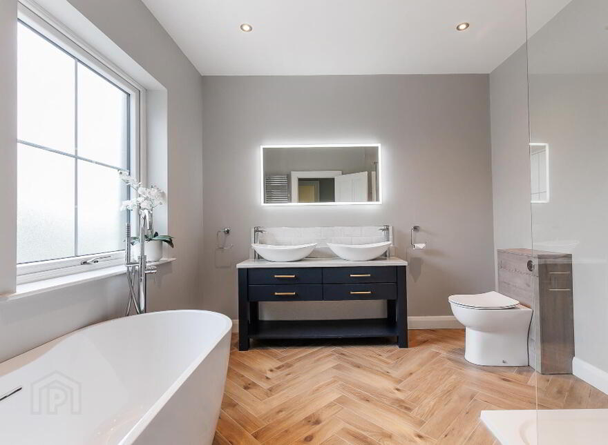 102 Lough Road, Lisburn, BT27 6TT
