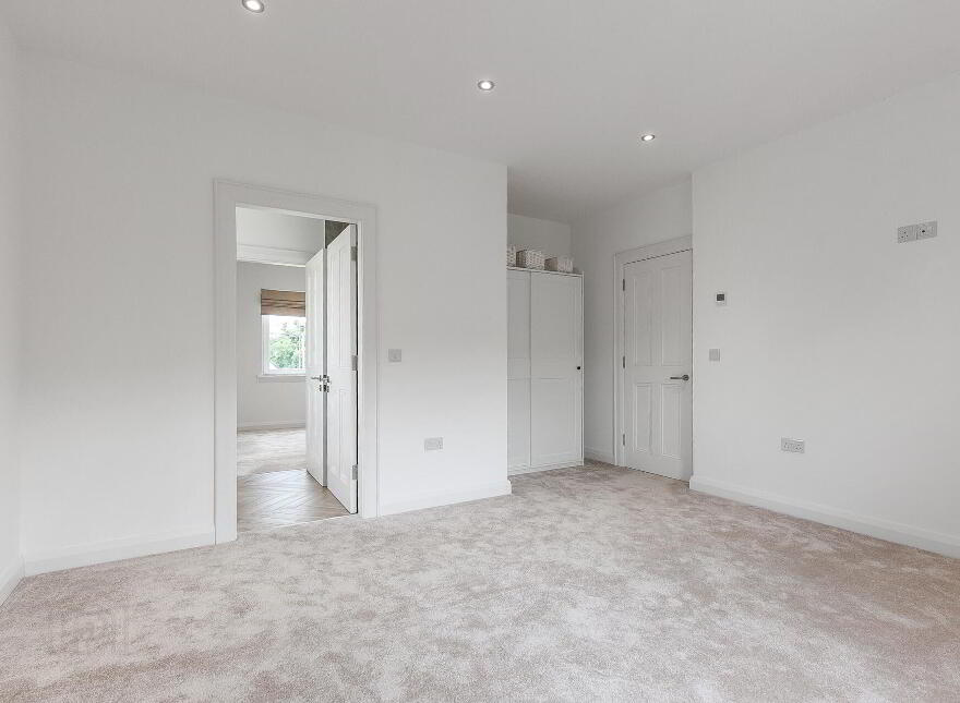 102 Lough Road, Lisburn, BT27 6TT