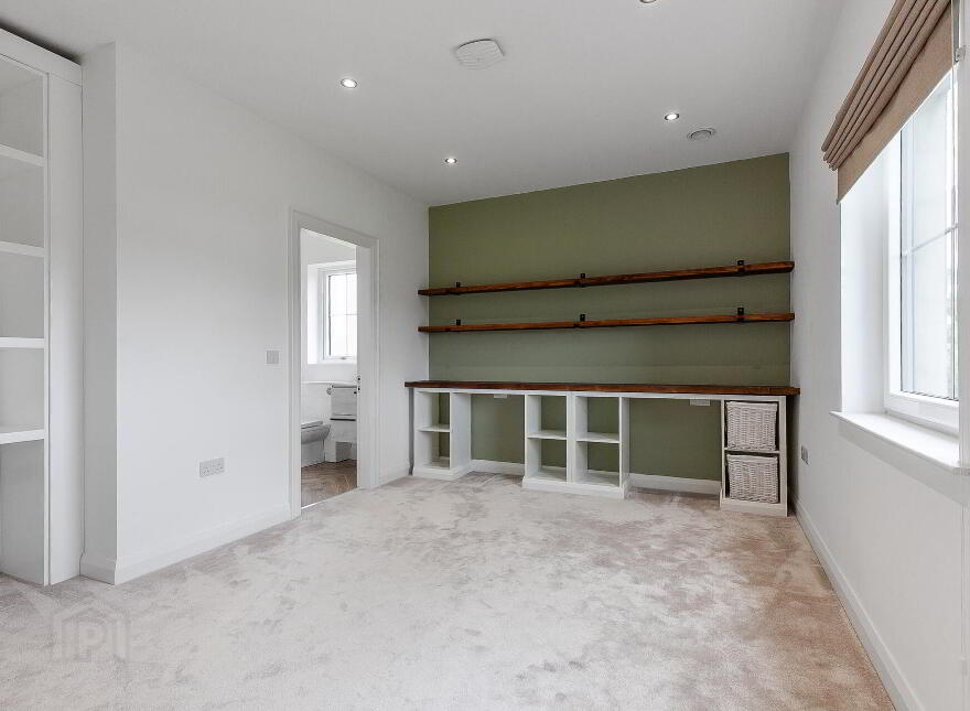 102 Lough Road, Lisburn, BT27 6TT
